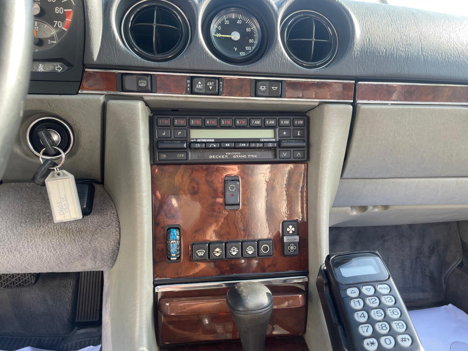 mercedes-560sl-essence-annee-1986-37-900