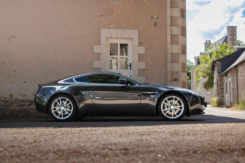 99-aston-martin-vantage-essence-annee-2011-prix-sur-demande