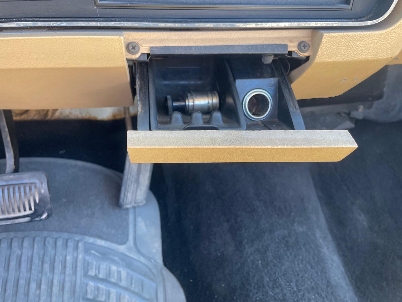 dodge-dodge-ram-d-150-essence-annee-1987-16-900