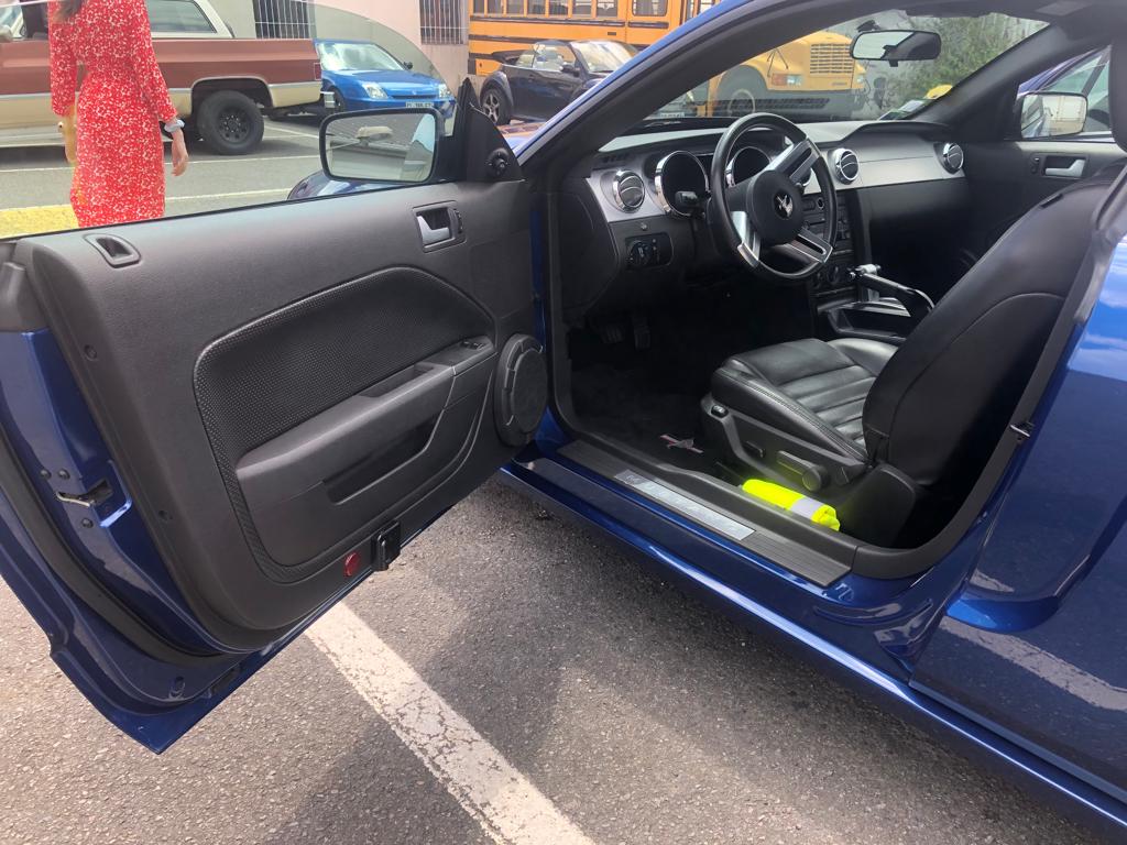 92-ford-mustang-essence-annee-2006-vendu