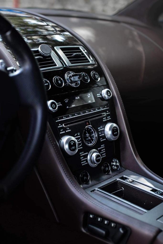 99-aston-martin-vantage-essence-annee-2011-prix-sur-demande