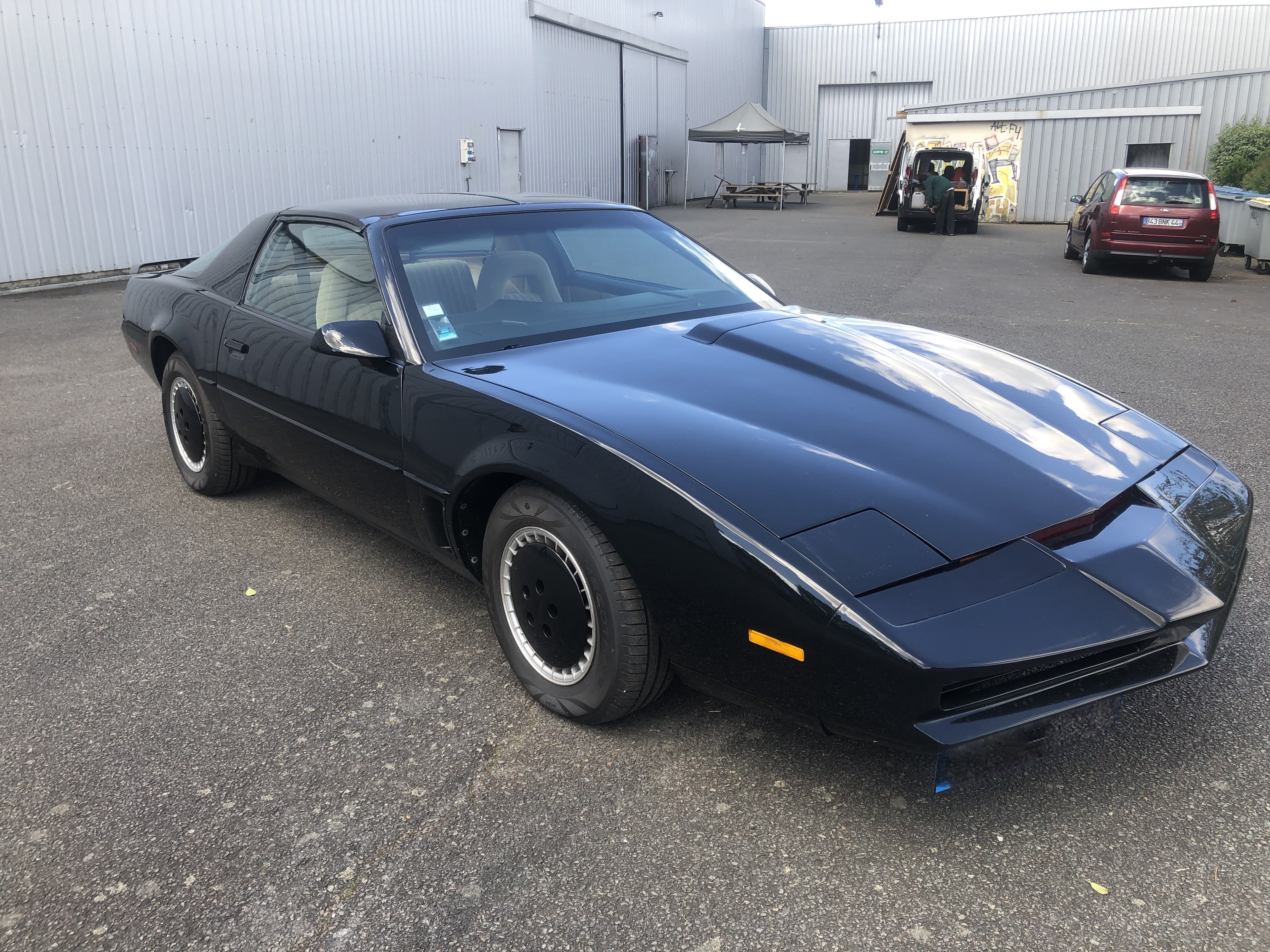 pontiac-firebird-transam-essence-annee-1982-prix-sur-demande