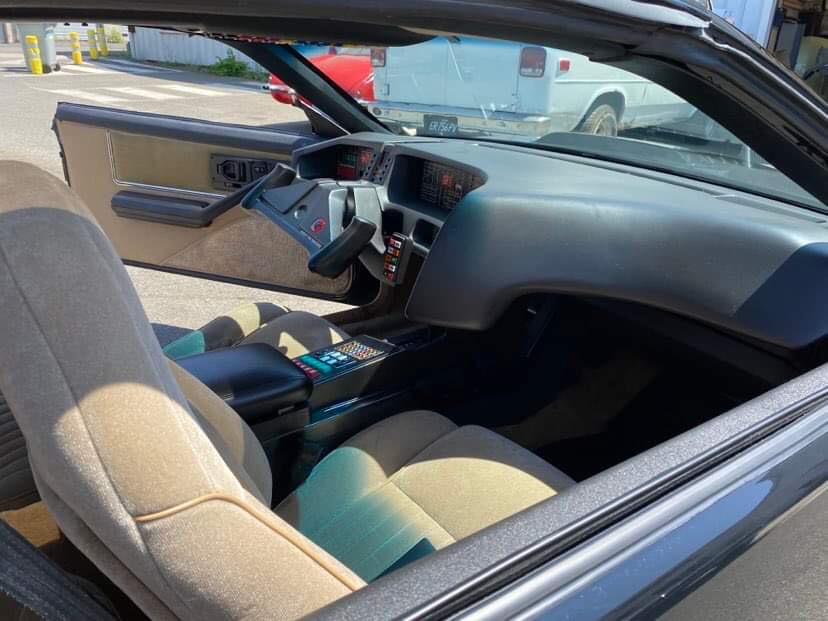 pontiac-firebird-transam-essence-annee-1982-prix-sur-demande