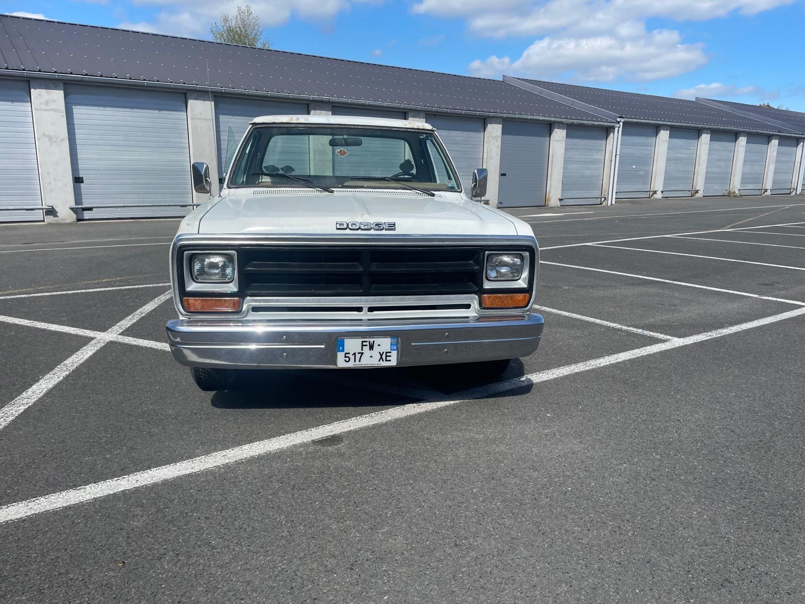 dodge-dodge-ram-d-150-essence-annee-1987-16-900