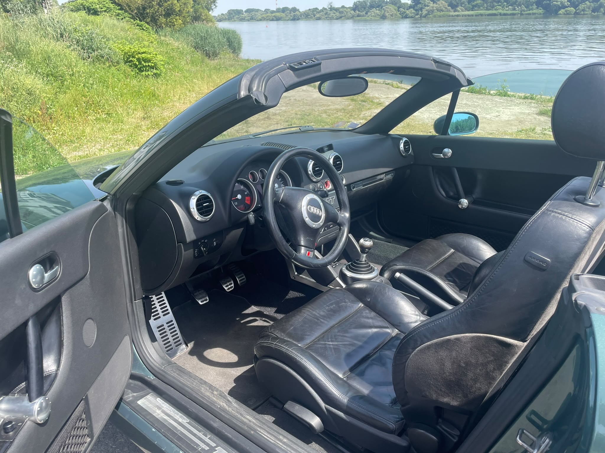 audi-tt-essence-annee-2000-11-490