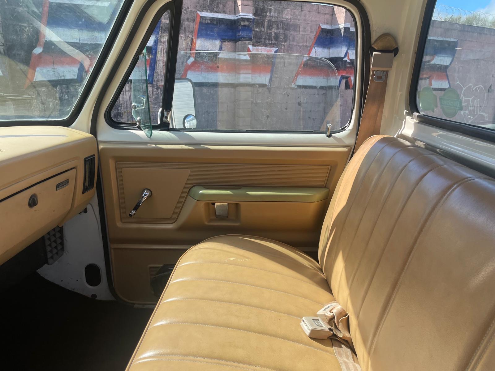 dodge-dodge-ram-d-150-essence-annee-1987-16-900