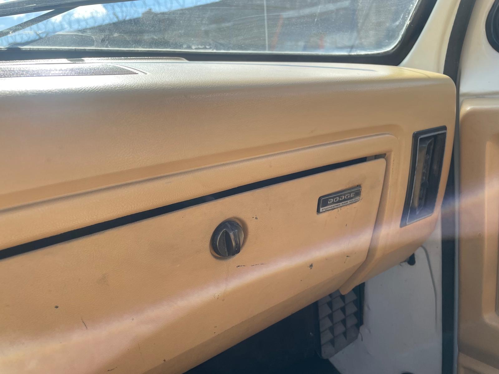 dodge-dodge-ram-d-150-essence-annee-1987-16-900