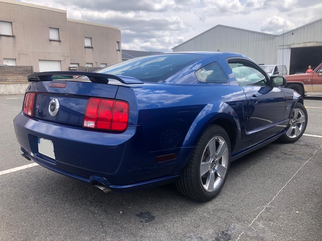 92-ford-mustang-essence-annee-2006-vendu