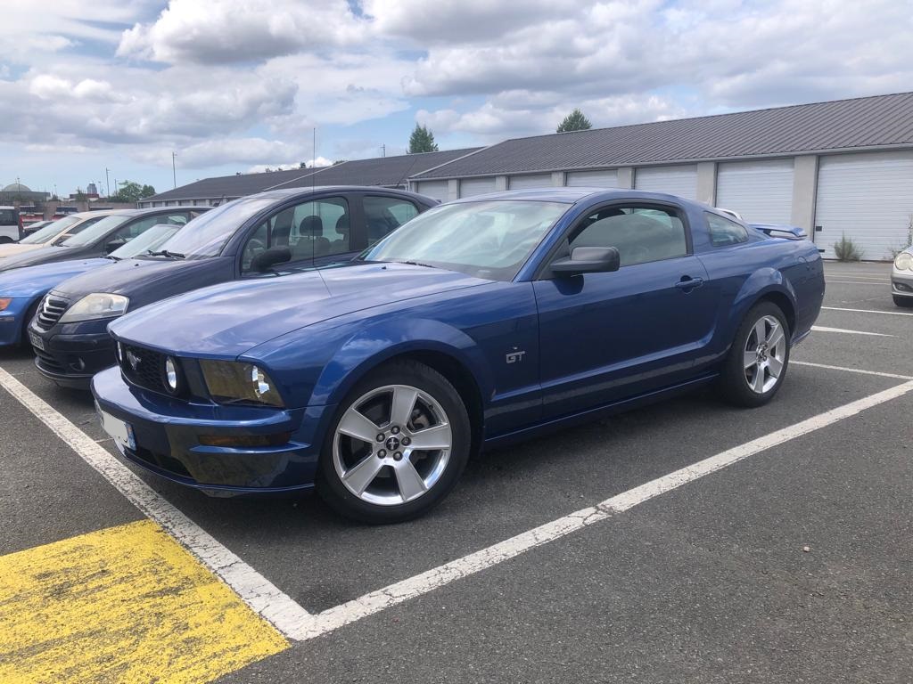 92-ford-mustang-essence-annee-2006-vendu