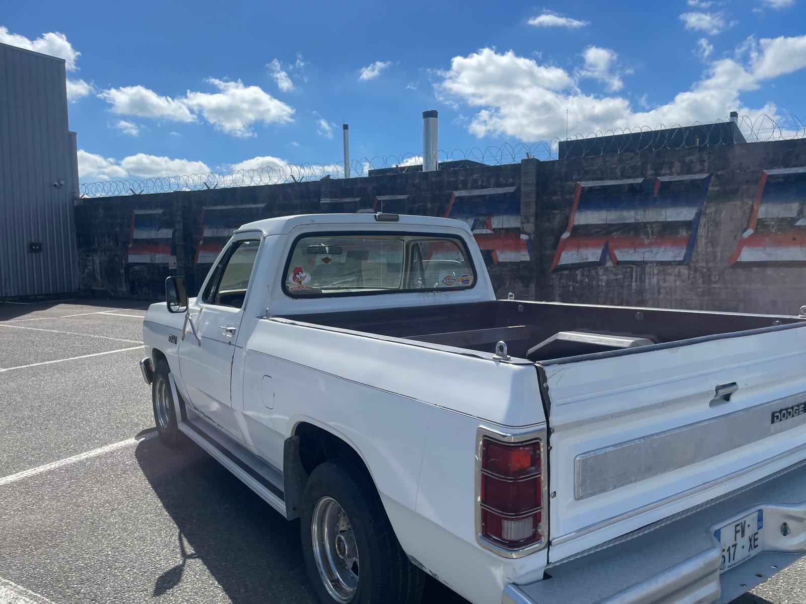 dodge-dodge-ram-d-150-essence-annee-1987-16-900