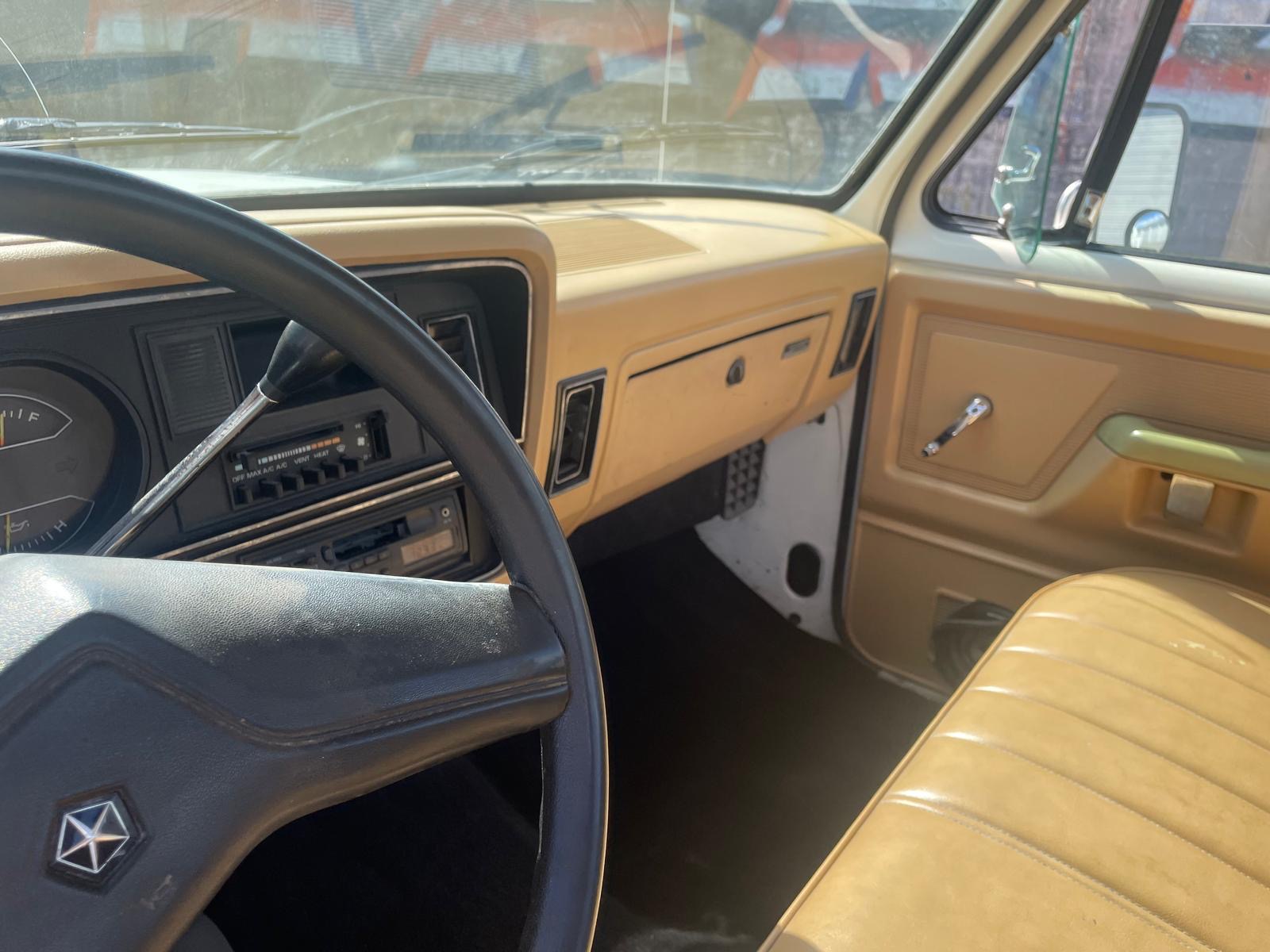 dodge-dodge-ram-d-150-essence-annee-1987-16-900