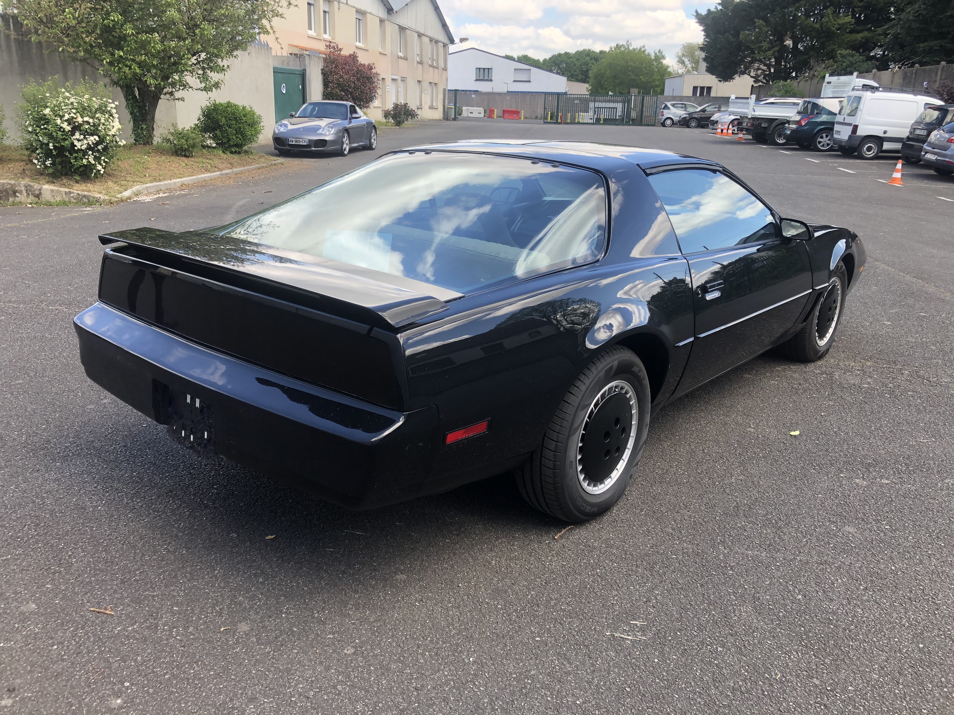 pontiac-firebird-transam-essence-annee-1982-prix-sur-demande