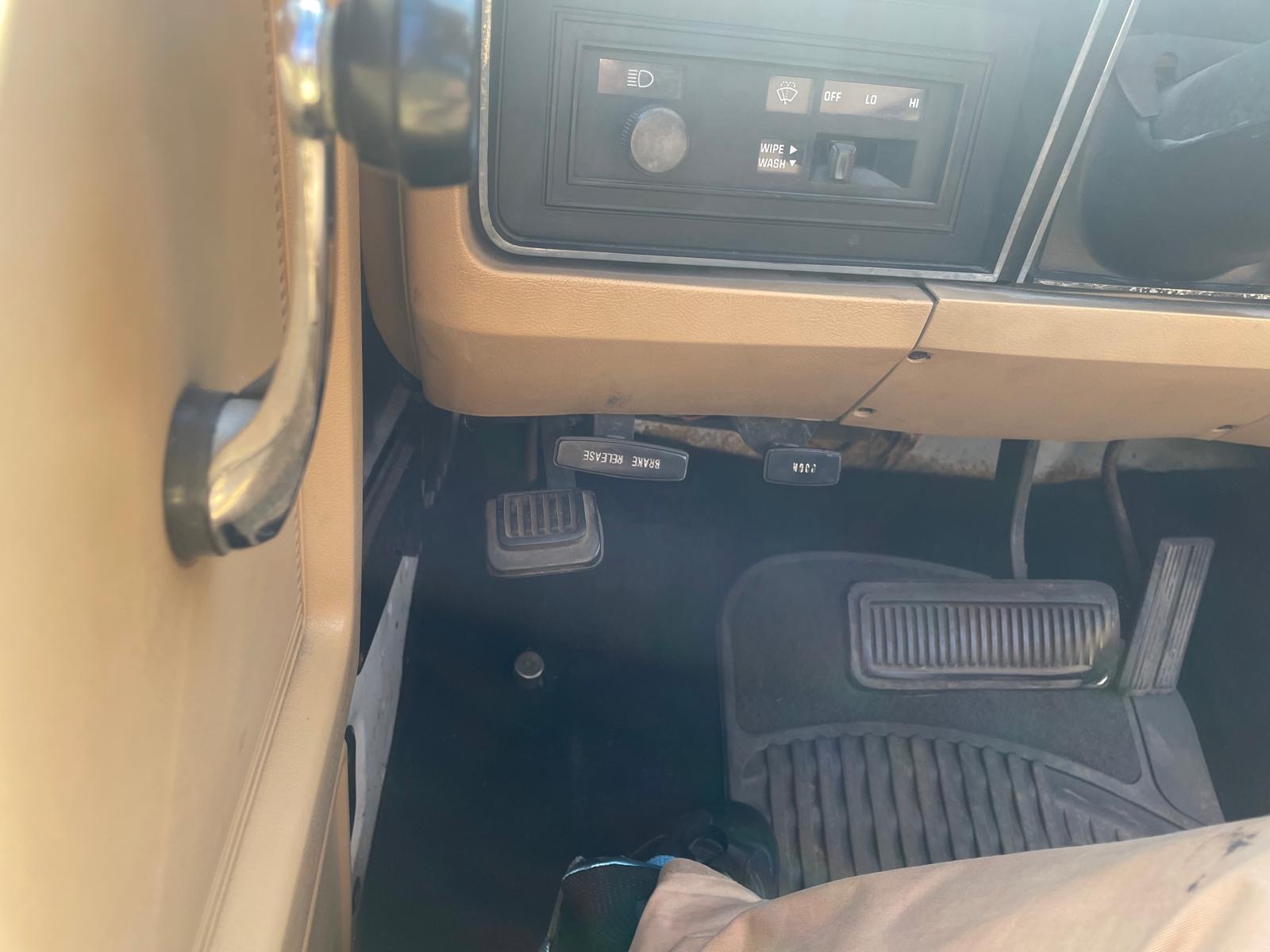 dodge-dodge-ram-d-150-essence-annee-1987-16-900