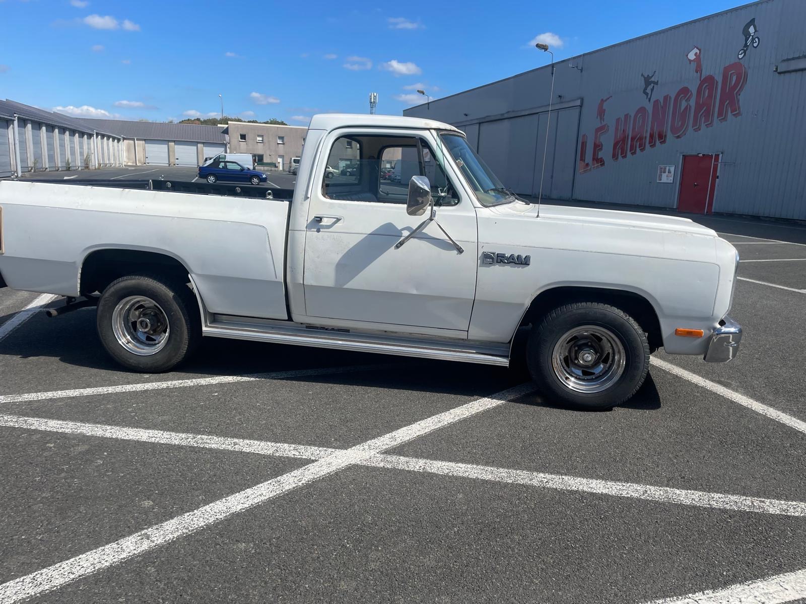 dodge-dodge-ram-d-150-essence-annee-1987-16-900