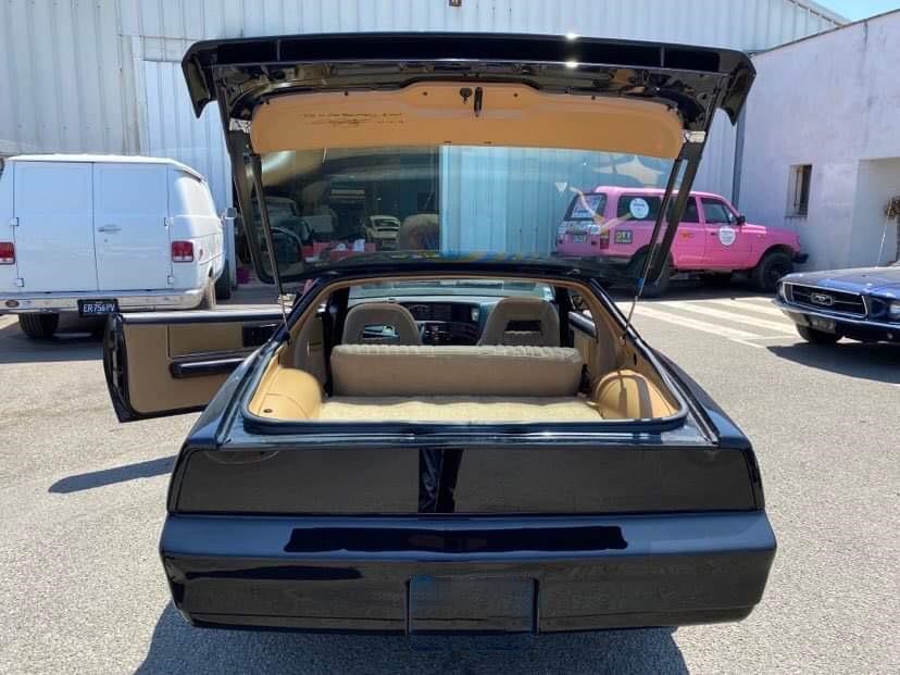 pontiac-firebird-transam-essence-annee-1982-prix-sur-demande